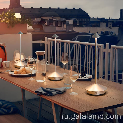 Портативная беспроводная сенсорная настольная лампа с регулируемой яркостью